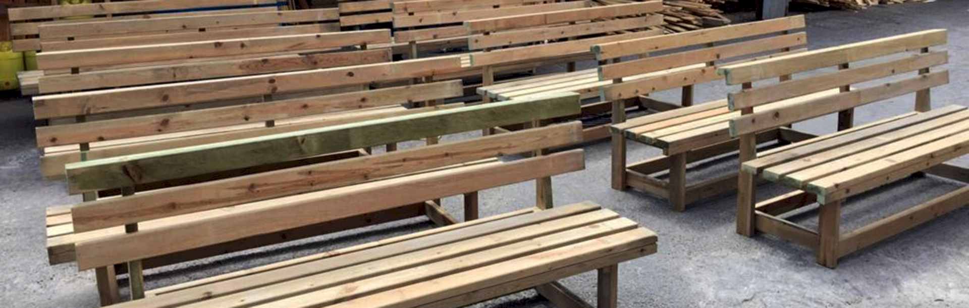 Ahşap bank, birinci sınıf malzemelerden üretilen ahşap banklarımız ile bahçelerinizde şık oturma alanları oluşturabilmek, ailemiz ve misafirlerimiz açısından çok cezbedici ve pratik olmaktadır.